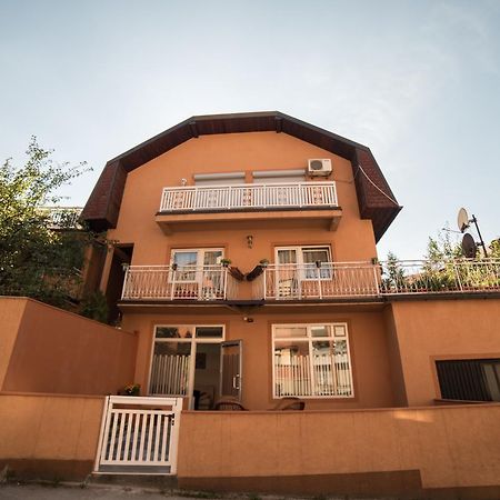 Apartman Hitno 图兹拉 外观 照片